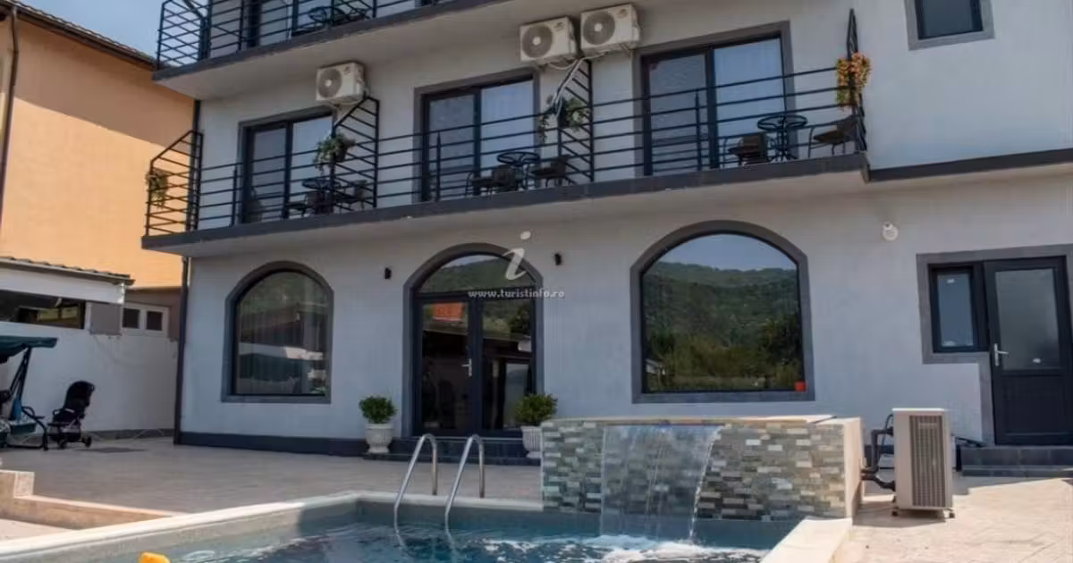 Hotel/Pensiune de vânzare 256 mp în Eșelnița