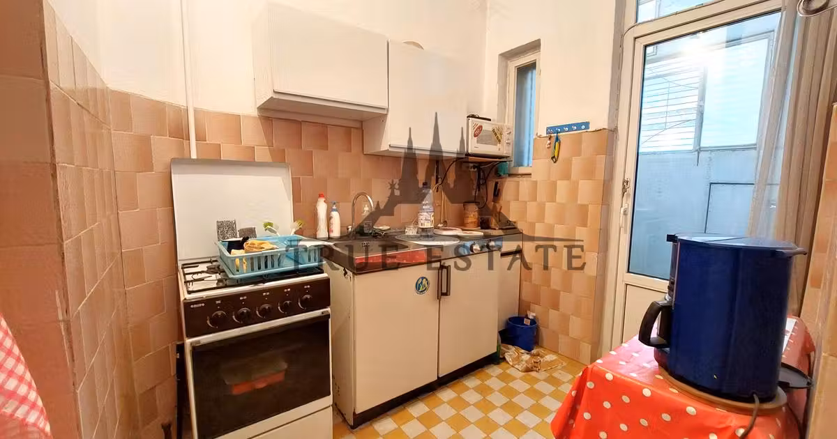 Casă individuală de vânzare cu 6 camere în zona Calea Călărașilor, Sector 3