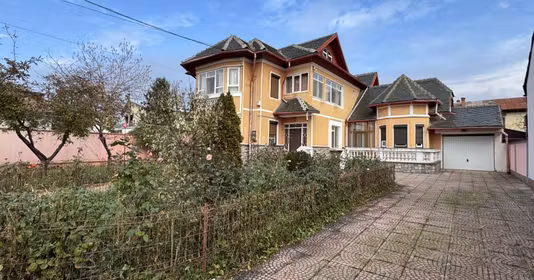 Casă Ultracentral