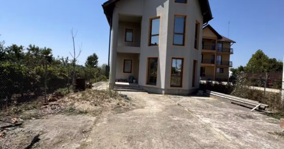 Casă individuală de vânzare cu 7 camere în Târgșoru Vechi