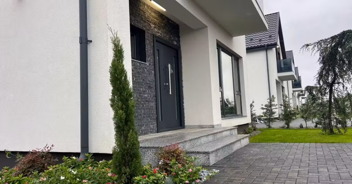 Apartament de vânzare cu 4 camere, mobilat în Strejnicu