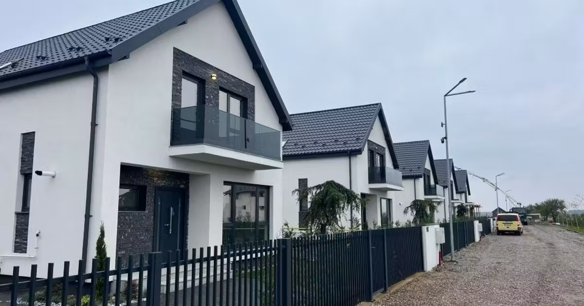 Casă individuală de vânzare cu 4 camere în zona 8 Martie, Ploiești