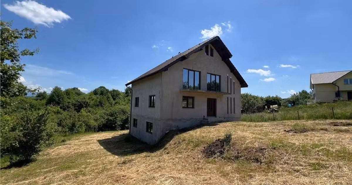 Casă individuală de vânzare cu 6 camere în zona Est, Bistrița