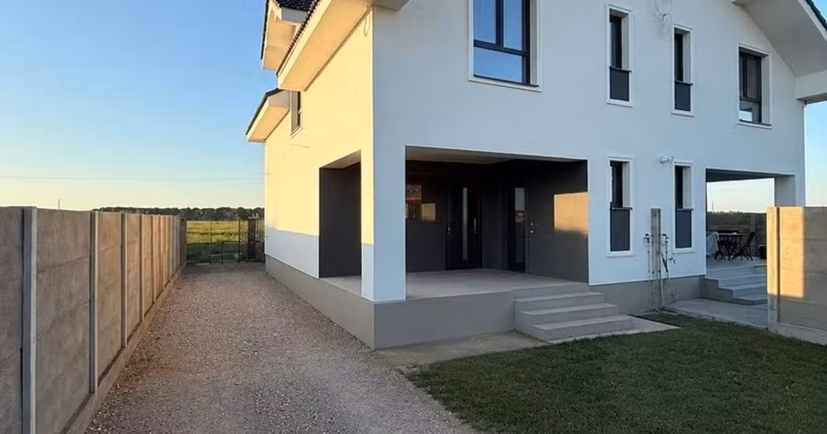 Duplex de vânzare cu 4 camere în Săcălaz