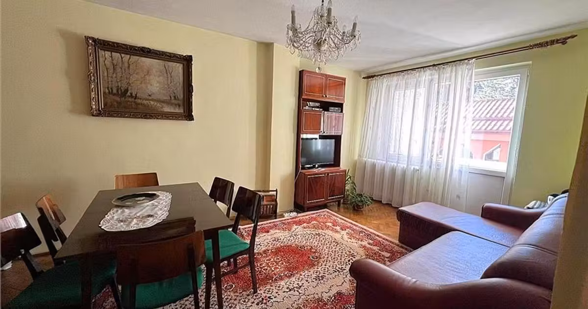 Apartament de vânzare cu 3 camere în zona Ultracentral, Bistrița