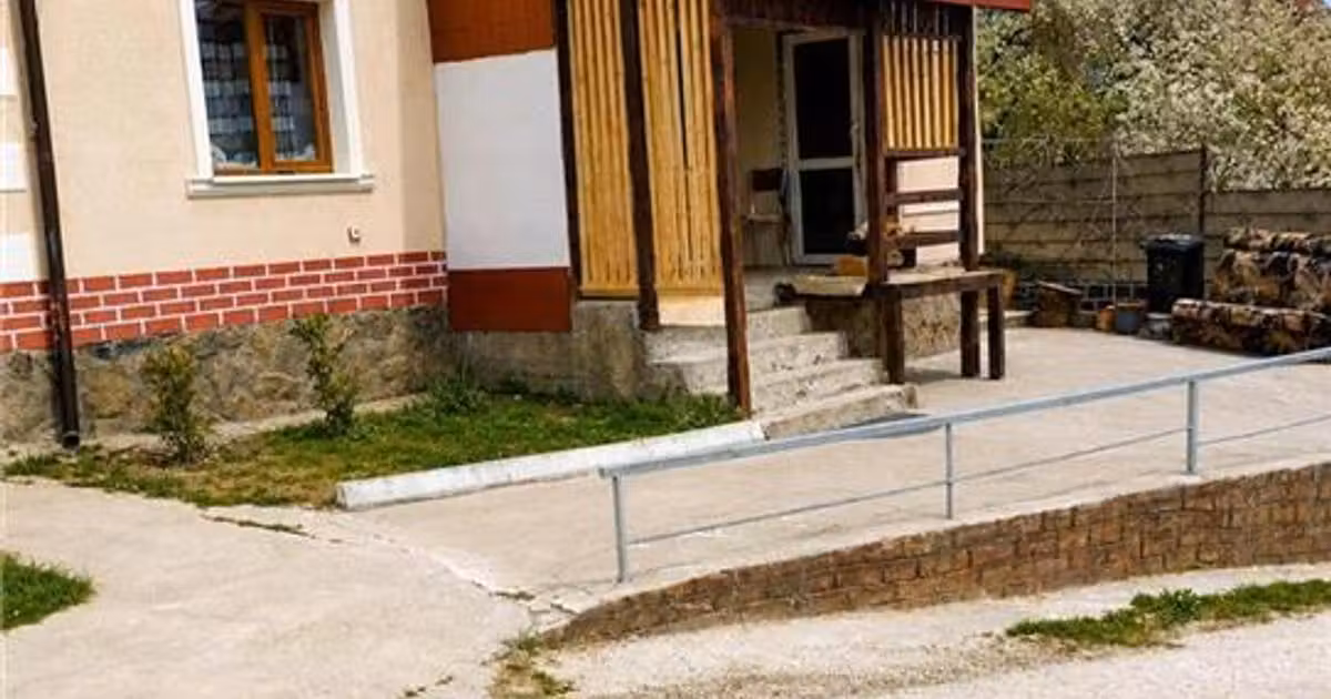 Casă de vânzare cu 3 camere în Răscruci