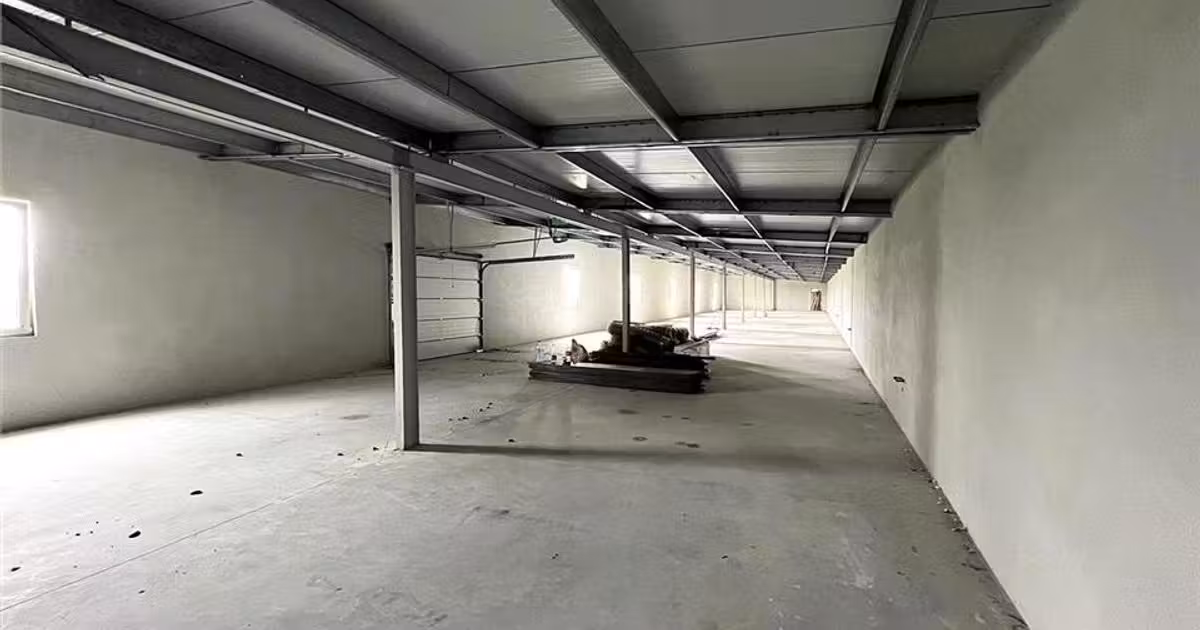 Spațiu industrial de vânzare de 1,000 mp, în Chiuza