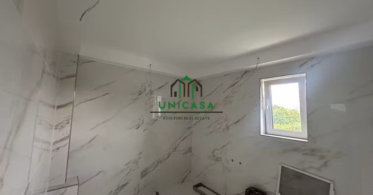 Casă individuală de vânzare cu 8 camere în Români