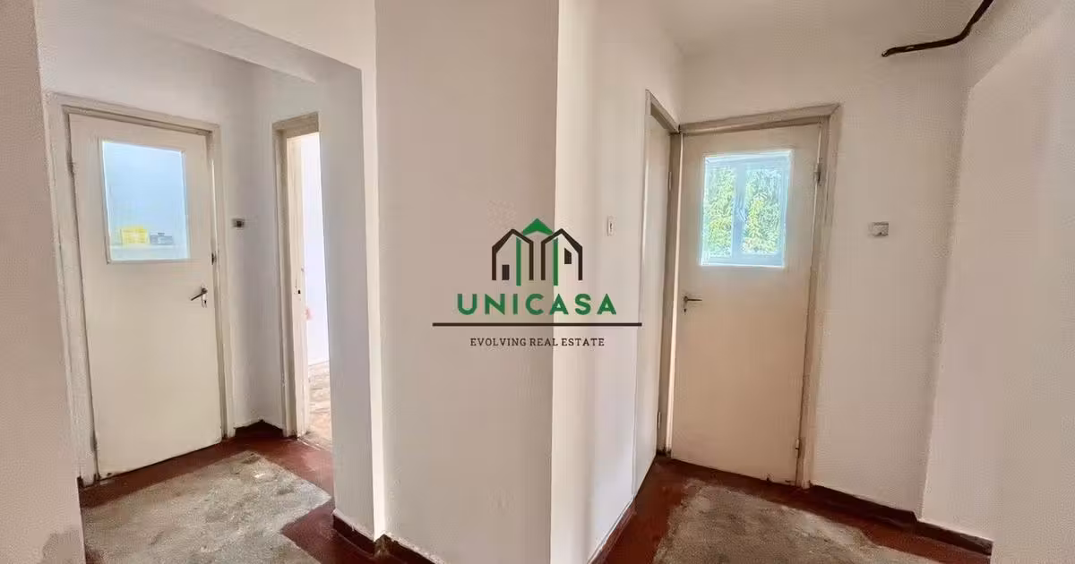 Apartament de vânzare cu 4 camere în zona Nord, Râmnicu Vâlcea
