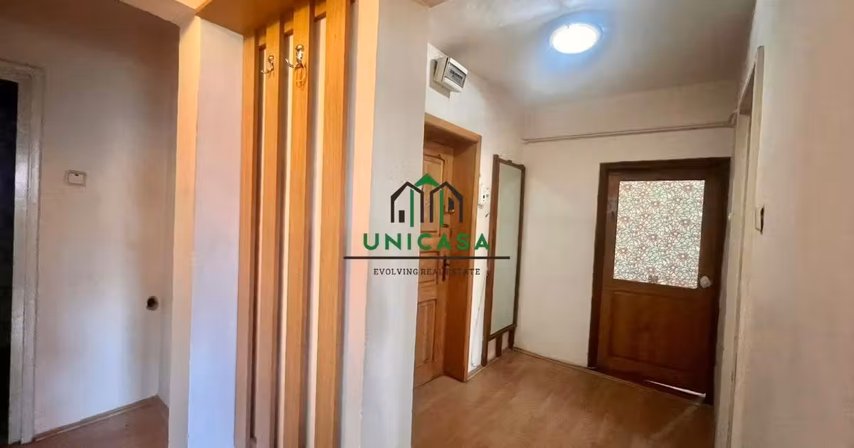 Apartament de vânzare cu 3 camere în zona Nord, Râmnicu Vâlcea