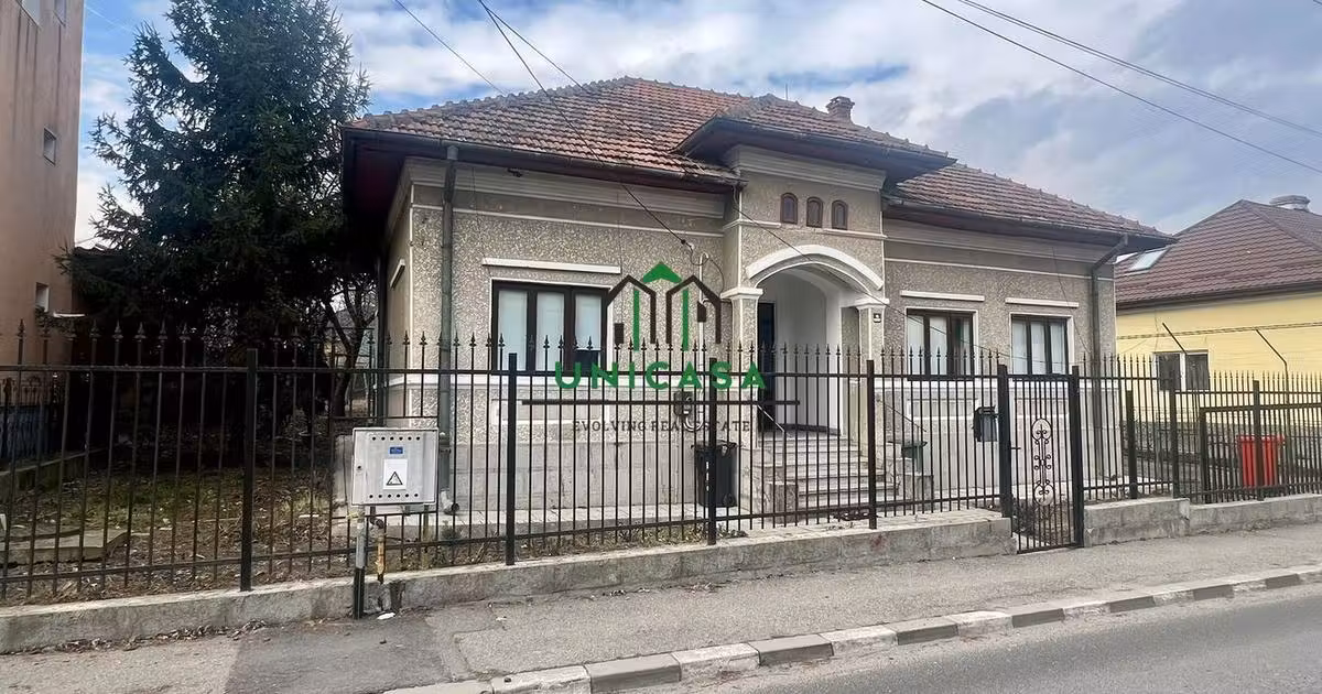 Casă individuală de vânzare cu 4 camere în zona Central, Râmnicu Vâlcea