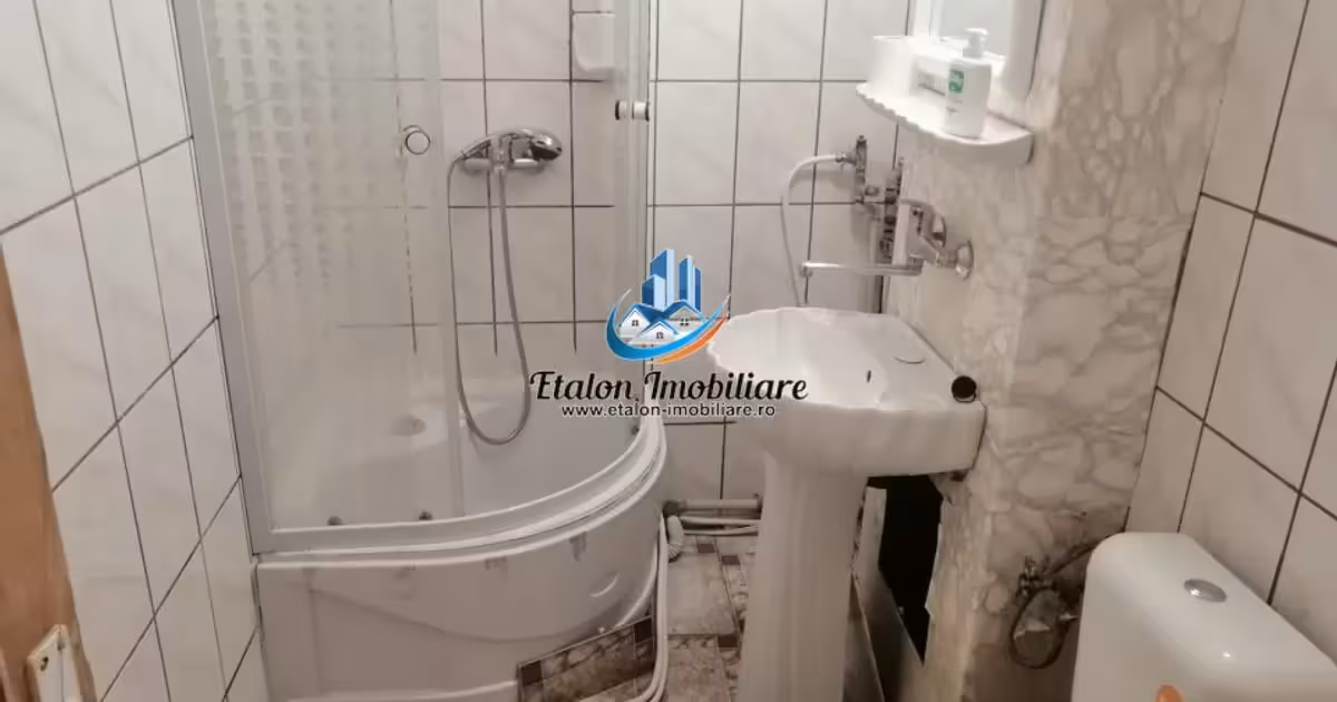Apartament de vânzare cu 3 camere în zona Calea Romanului, Piatra-Neamț