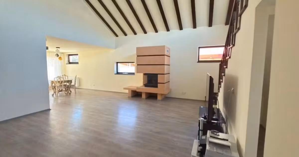 Casă individuală de vânzare cu 7 camere, mobilată în Săcălaz