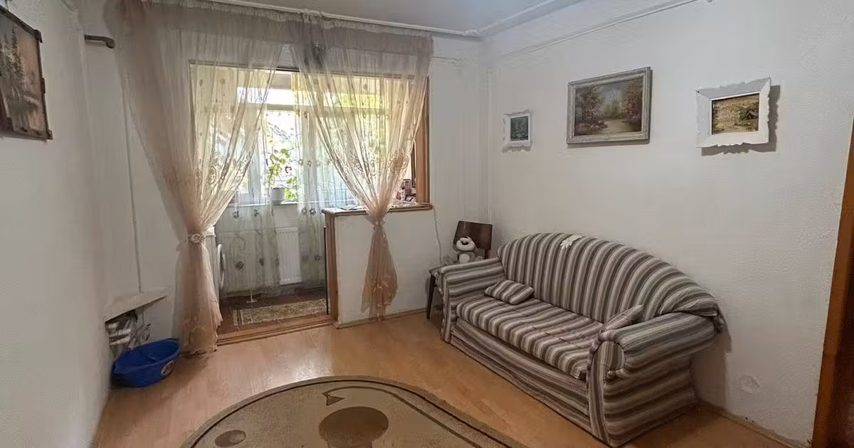 Apartament de vânzare cu 4 camere în zona Sud, Focșani
