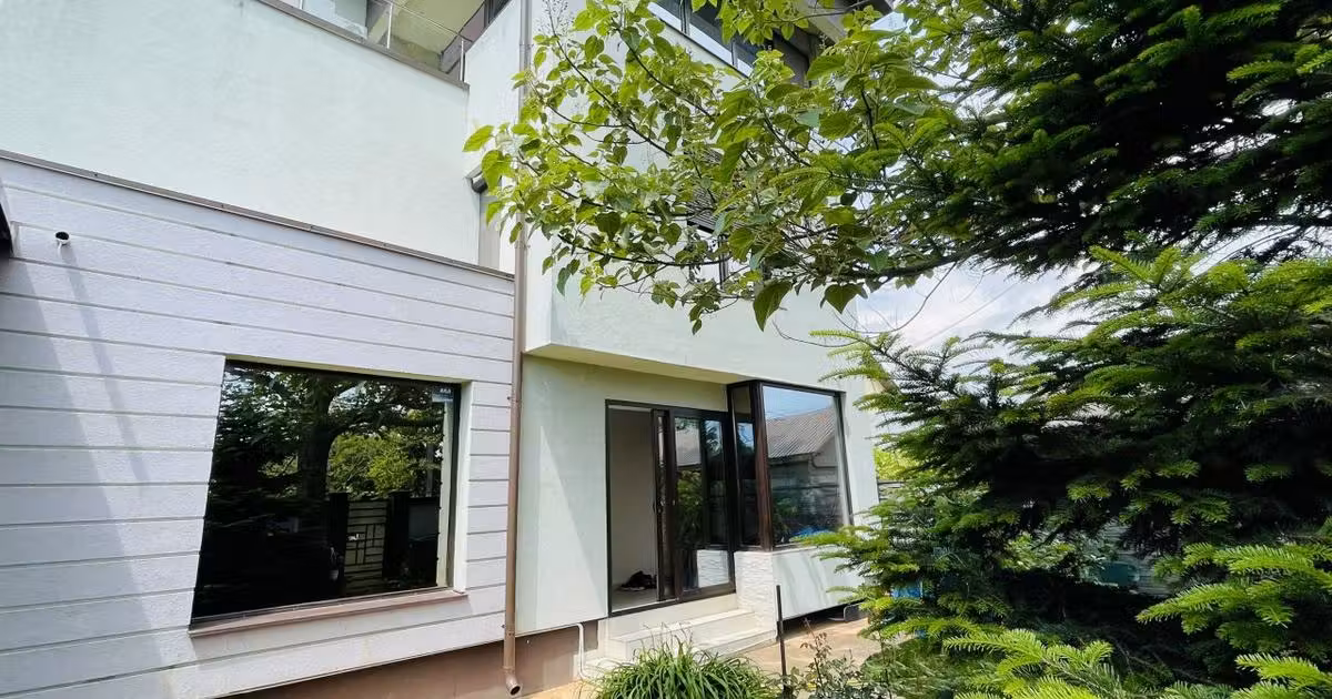Casă individuală de vânzare cu 6 camere, mobilată în Dârza