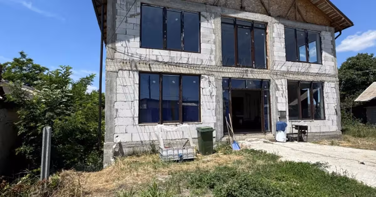 Casă individuală de vânzare cu 7 camere în Corlătești