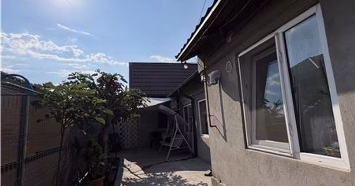 Casă individuală de vânzare cu 4 camere, mobilată în zona Km 5, Constanța