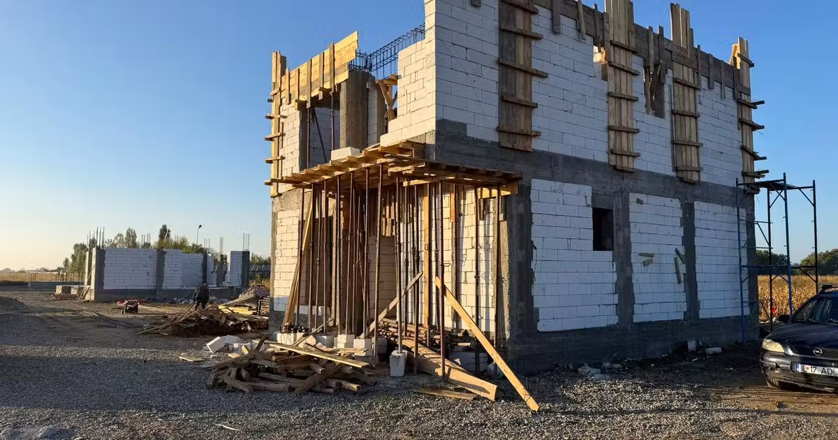 Teren Construcții intravilan de vânzare de 12500 mp, în Crevedia