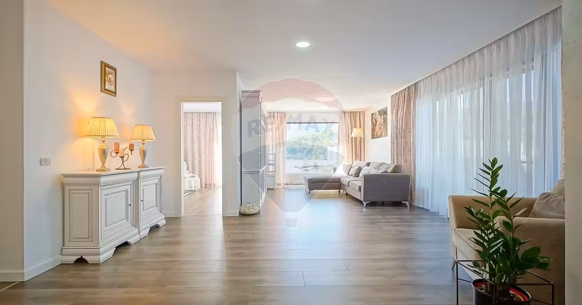 Apartament de vânzare cu 5 camere în zona Noua, Brașov
