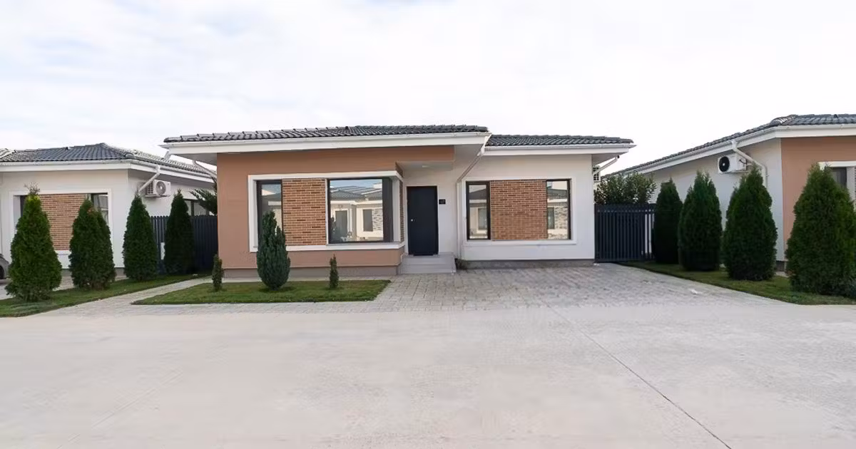 Casă individuală de vânzare cu 4 camere, mobilată în Tunari
