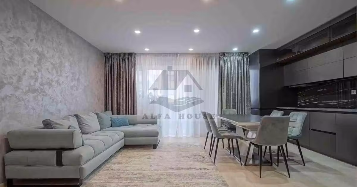 Apartament de vânzare cu 4 camere în zona Tractorul, Brașov
