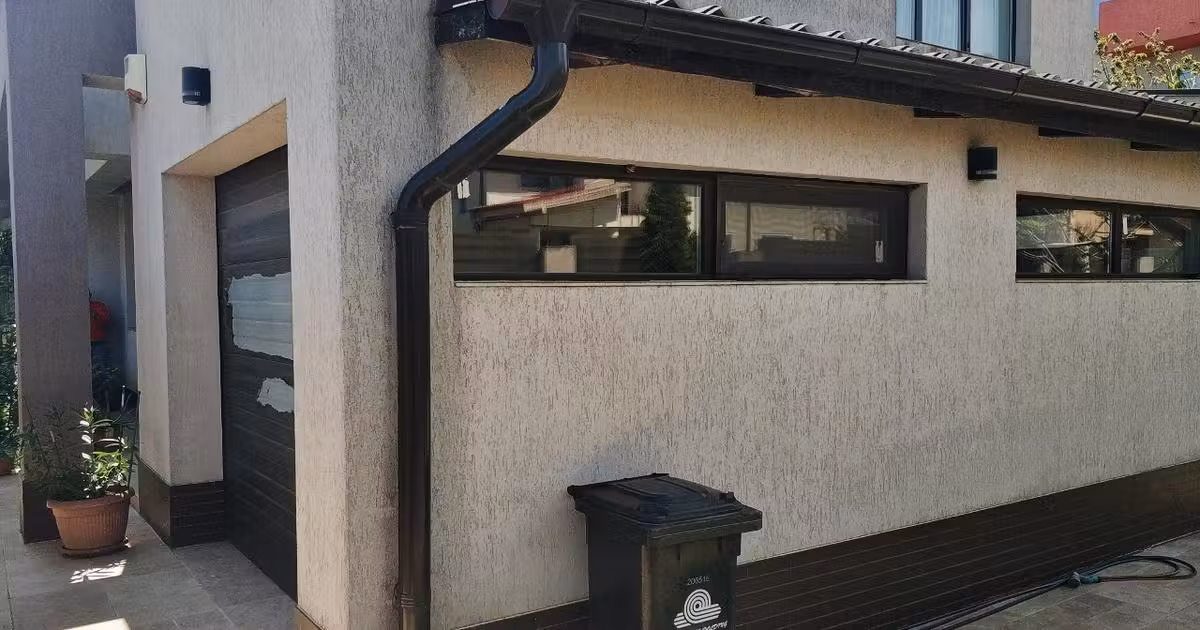 Casă de vânzare cu 4 camere în zona Km 5, Constanța