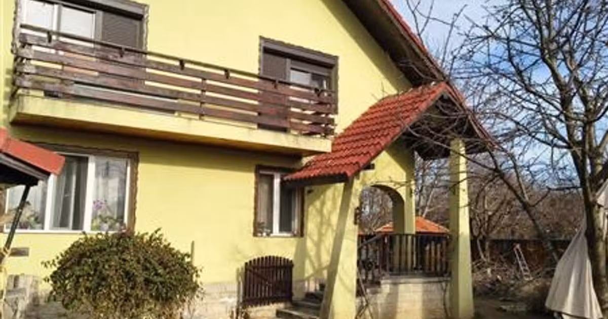 Casă individuală de vânzare cu 5 camere, mobilată în Săcele