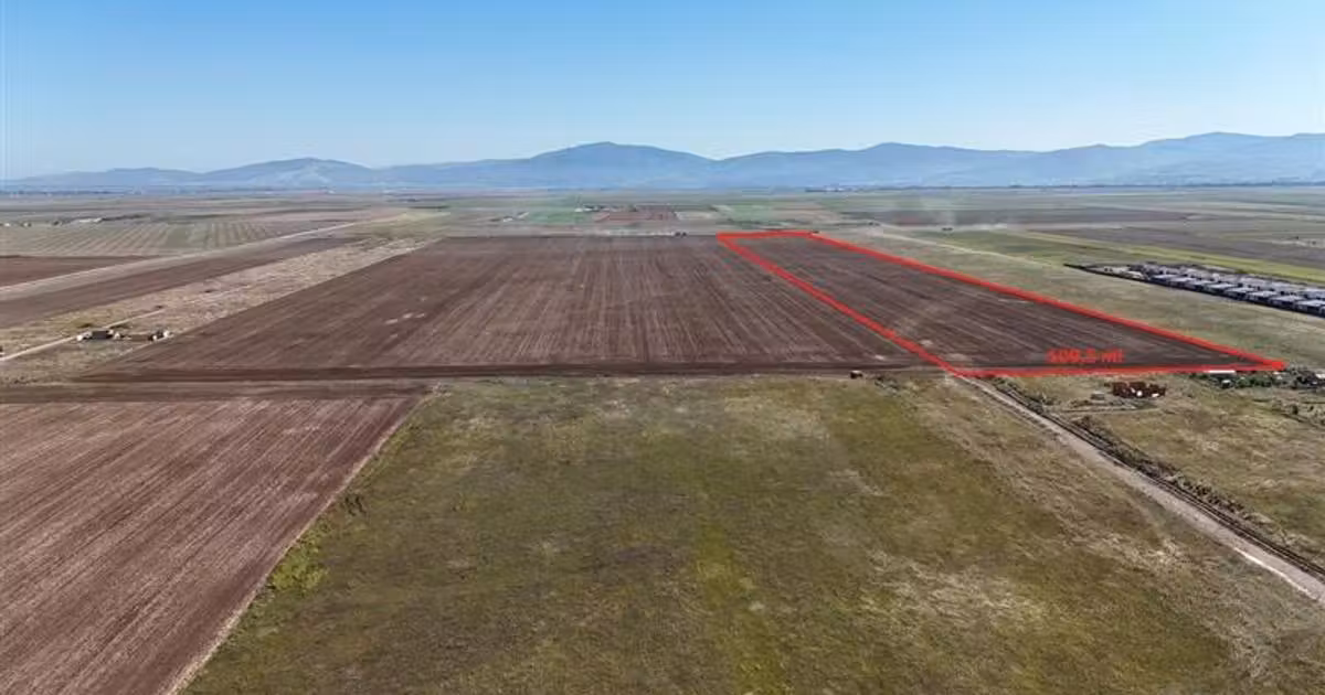 Teren agricol extravilan de vânzare de 92700 mp, în Tărlungeni