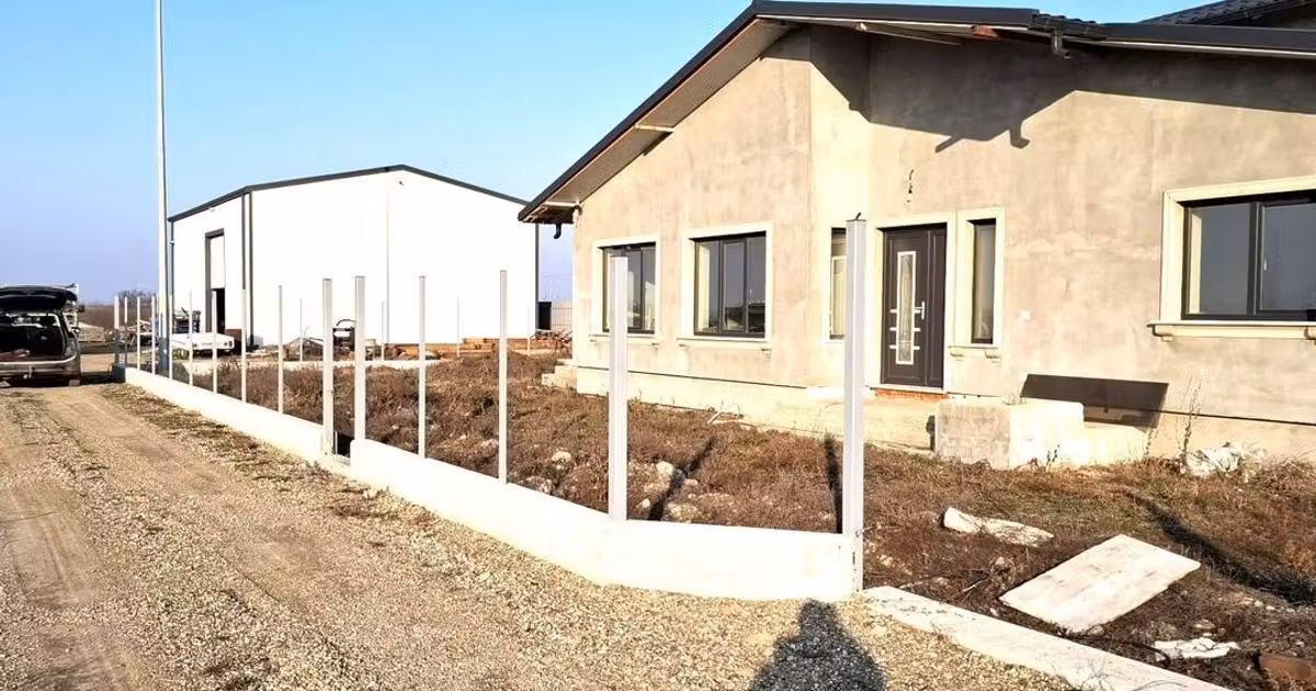 Casă de vânzare cu 3 camere în zona Exterior Nord, Focșani
