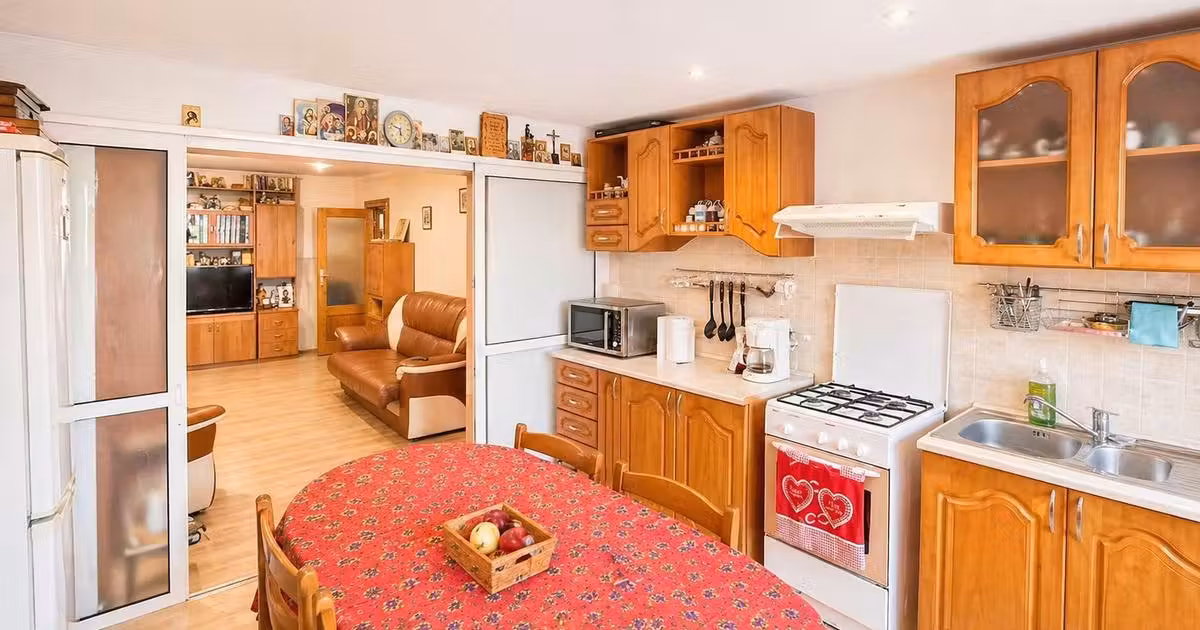 Apartament de vânzare cu 3 camere în zona Gară, Focșani