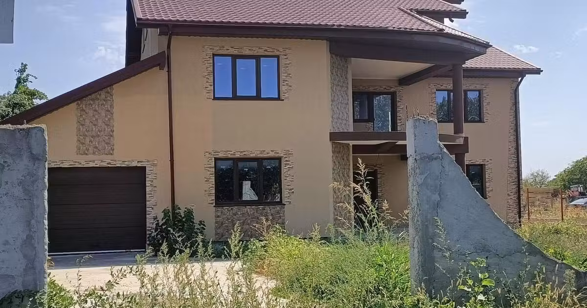Casă de vânzare cu 5 camere în zona Vest, Focșani