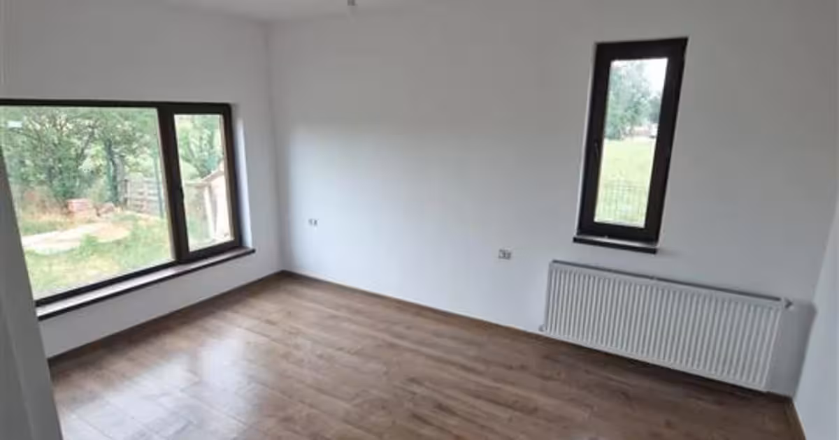 Casă de vânzare cu 3 camere în Dragșina