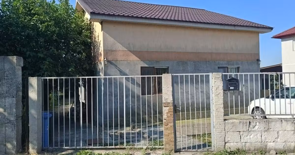 Casă individuală de vânzare cu 5 camere în Valu lui Traian