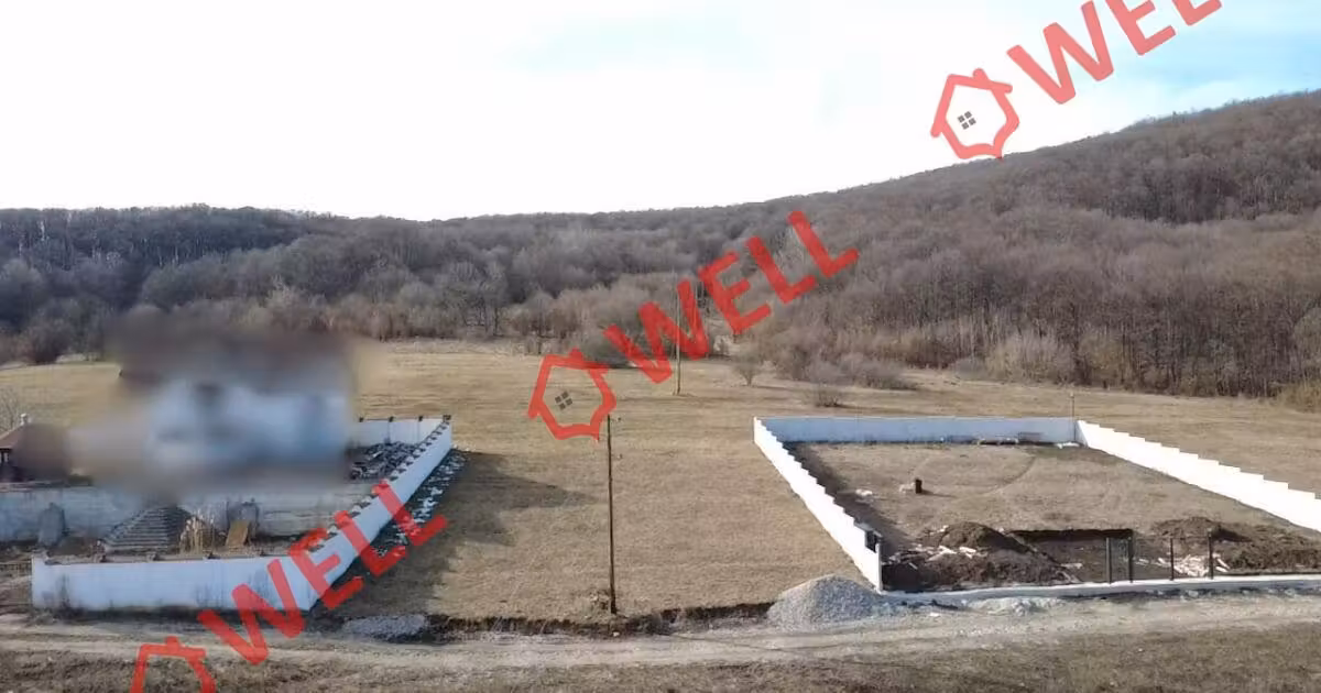 Teren intravilan de vânzare de 900 mp, în Vâlcele