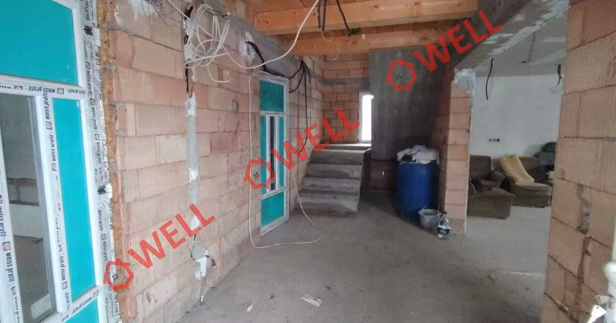 Casă de vânzare cu 8 camere în Moacșa