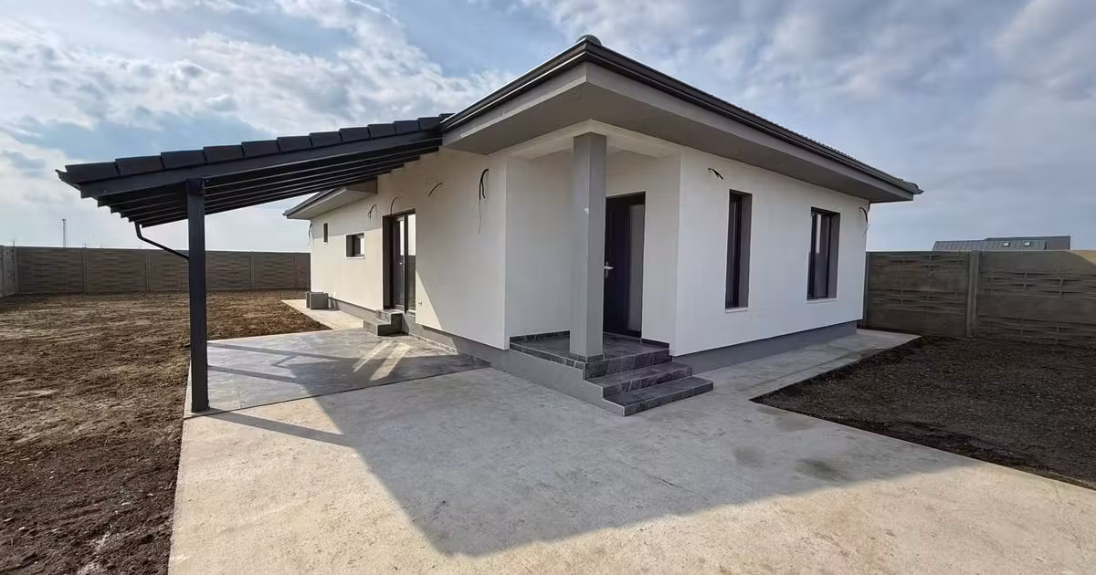 Casă individuală de vânzare cu 4 camere în Sânmihaiu Român