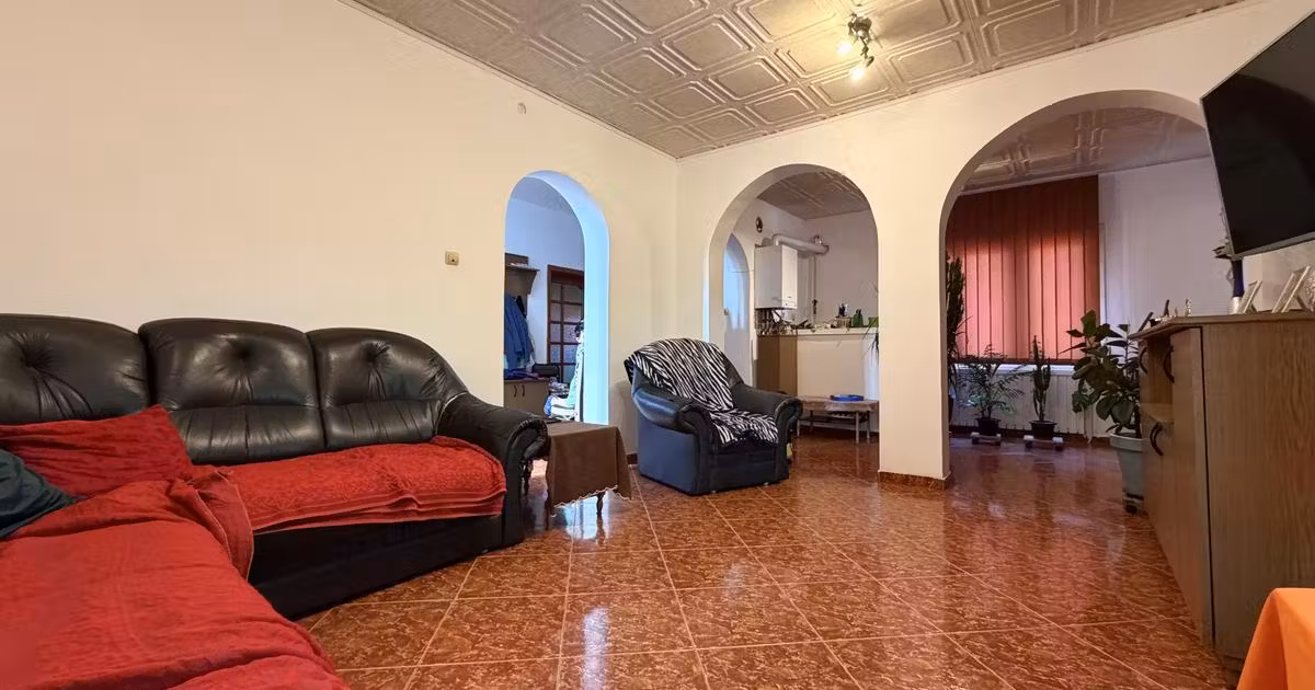 Casă individuală de vânzare cu 6 camere în Ghiroda