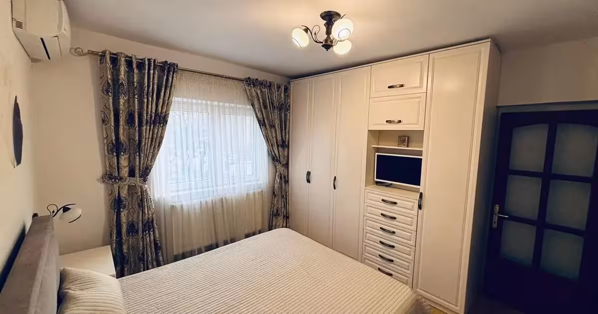 Apartament de vânzare cu 4 camere, mobilat în zona Central, Focșani