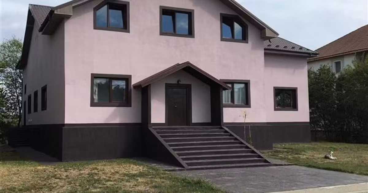 Spațiu comercial de vânzare de 800 mp, în Scornicești