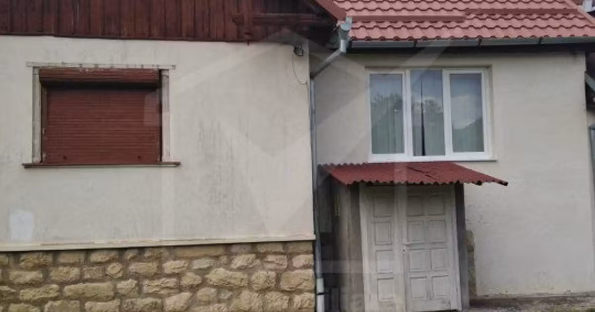 Casă individuală de vânzare cu 4 camere, mobilată în Sâncraiu