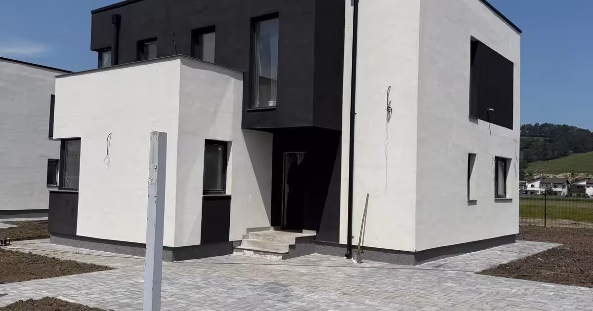 Casă individuală de vânzare cu 5 camere în Sânpetru