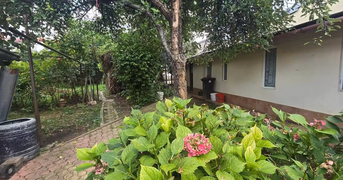 Casă de vânzare cu 5 camere în zona Andronache, Sector 2