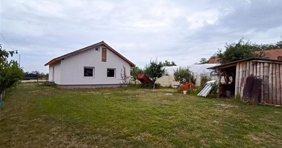 Casă de vânzare cu 3 camere în Gepiu