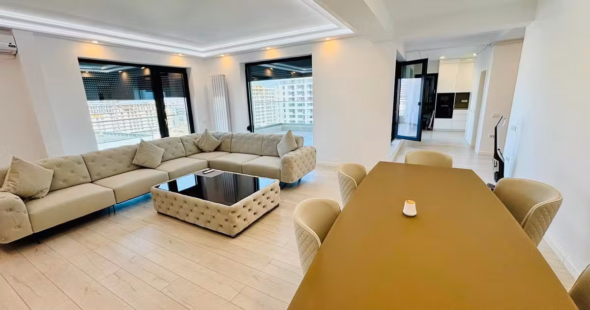 Apartament de vânzare cu 4 camere în Năvodari