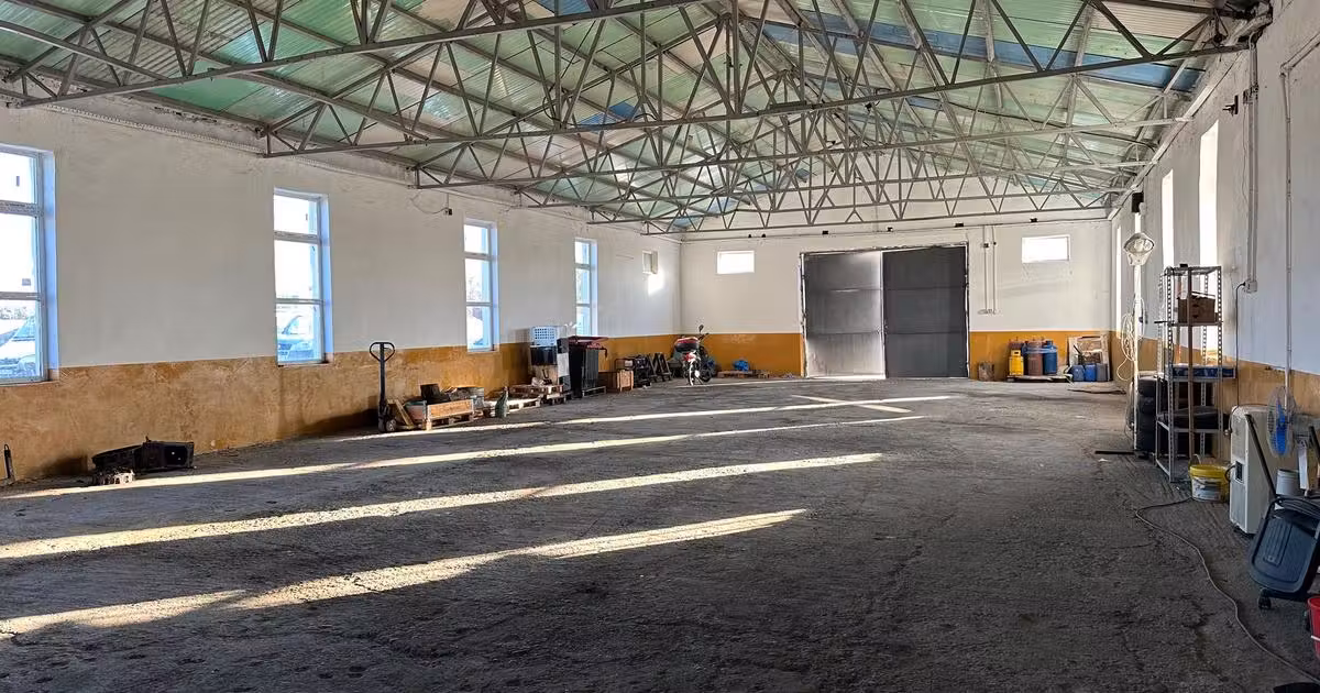 Spațiu industrial de vânzare 700 mp în zona Exterior Est, Focșani