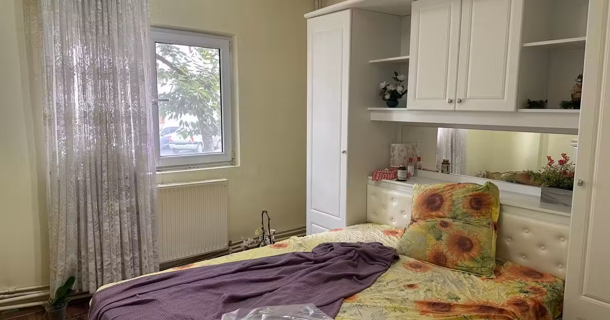 Apartament de vânzare cu 4 camere în zona Central, Focșani