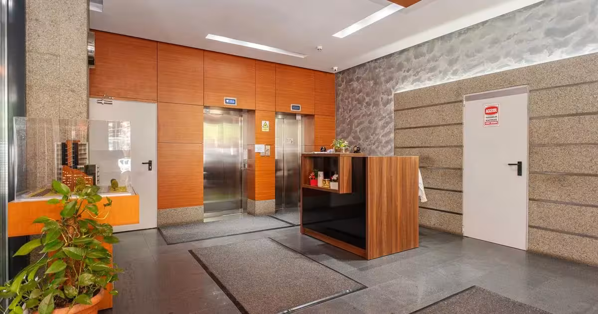 Birou de vânzare 4900 mp în zona Central, Iași