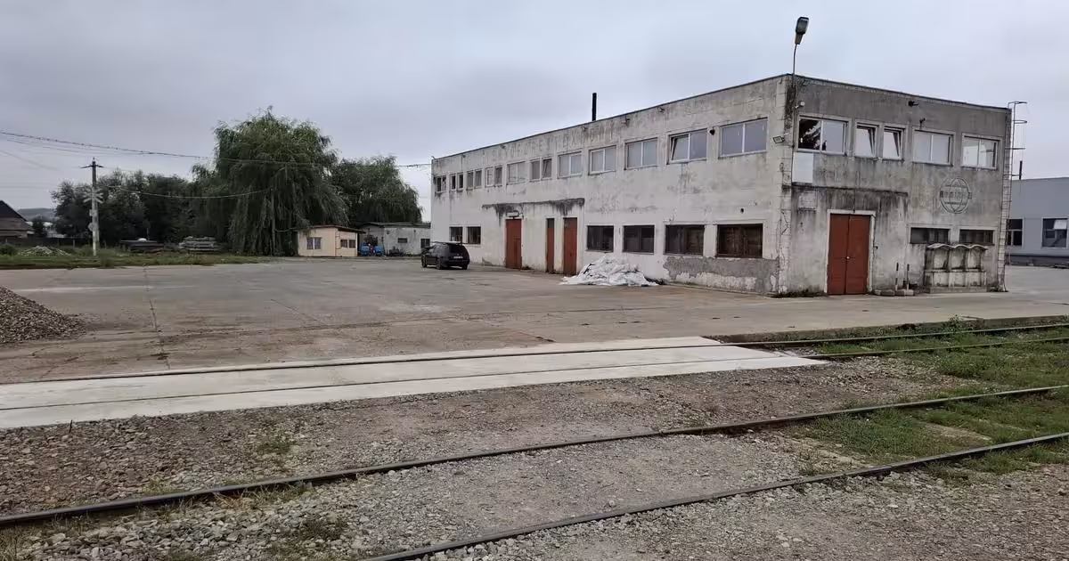 Spațiu industrial de vânzare 7521 mp în Dornești