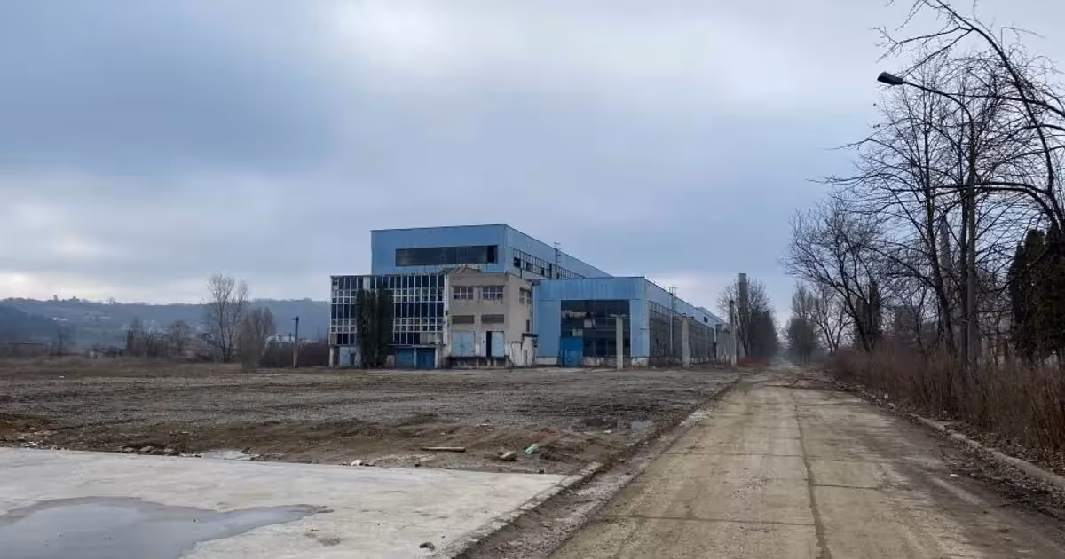 Spațiu industrial de vânzare 8200 mp în zona Cug, Iași