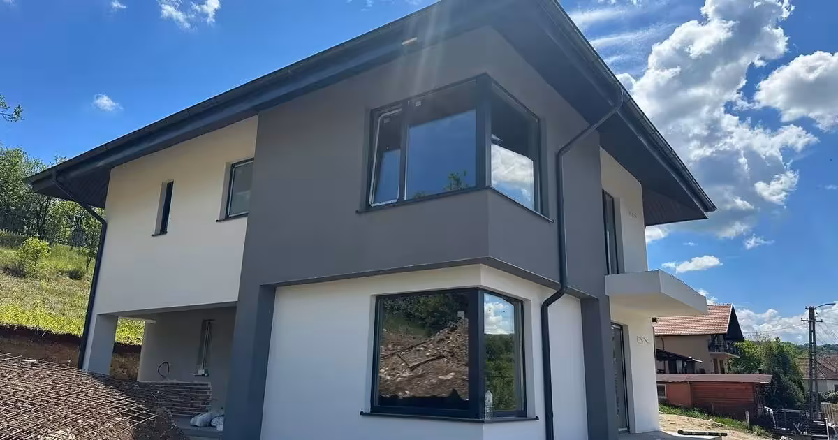 Casă de vânzare cu 4 camere în Suceagu